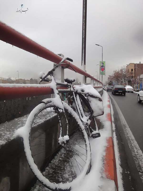 زمستان ، برف ، دوچرخه  و چای کنار - تبریز- توفیق وحیدی آذر Tofigh Vahidi Azar - Winter -Bicycle 